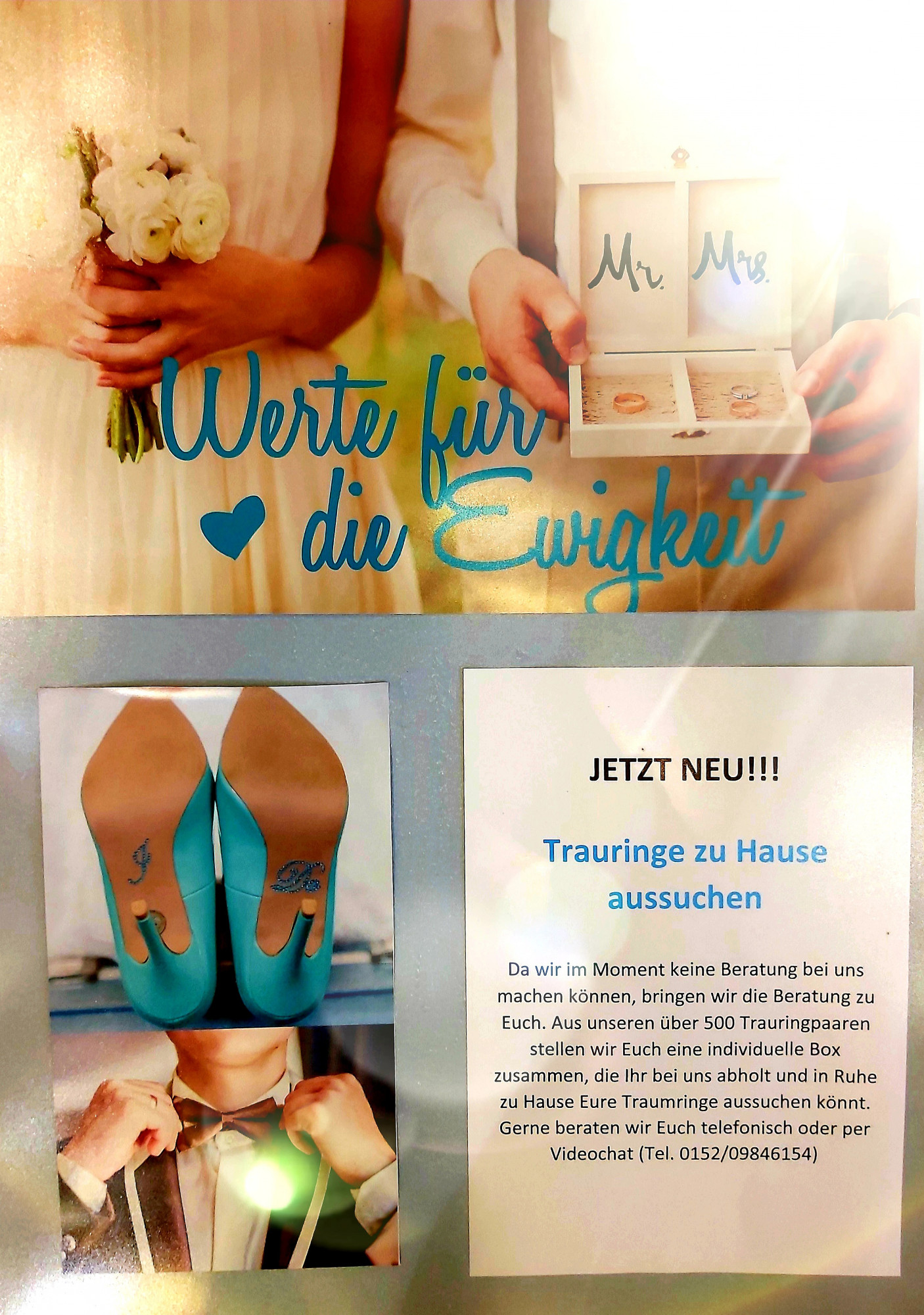 Das Bild zeigt eine Braut, die einen Blumenstrauß hält, während der Bräutigam eine Ringbox mit den Aufschriften 