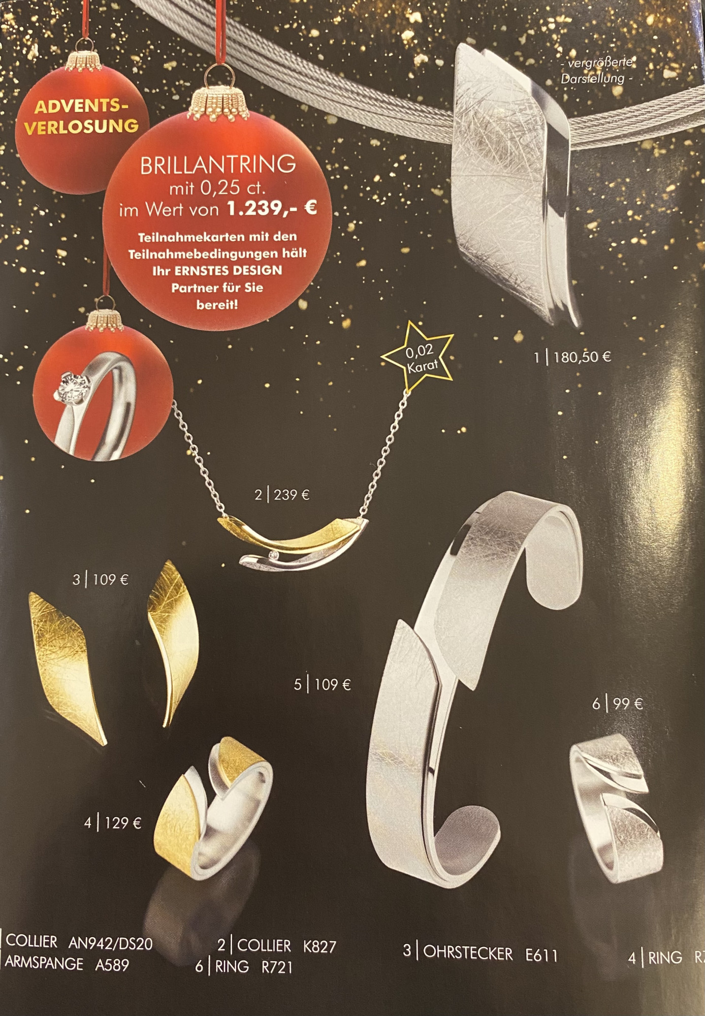 Das Bild zeigt eine Schmuckbroschüre mit verschiedenen Schmuckstücken, darunter Ringe, Ohrringe und eine Halskette. Preise und eine Adventsverlosung sind ebenfalls angegeben.